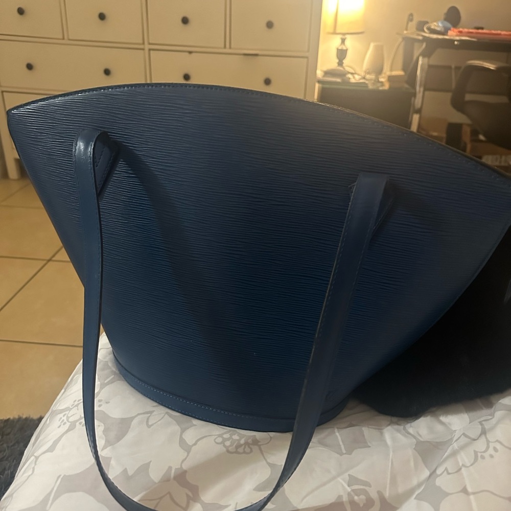 Like new LV hand bag original